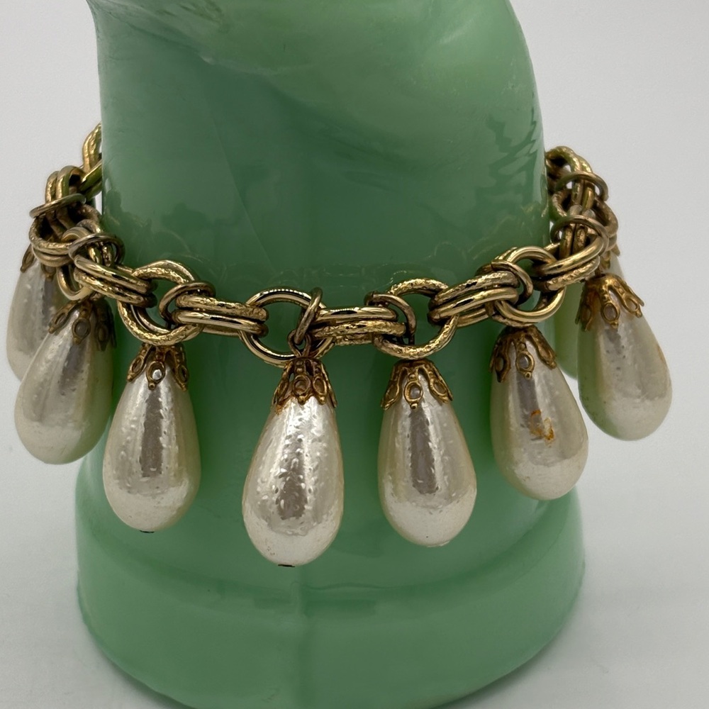 Elegant Vintage Gold-tone Link Bracelet with White Pearl Drops
